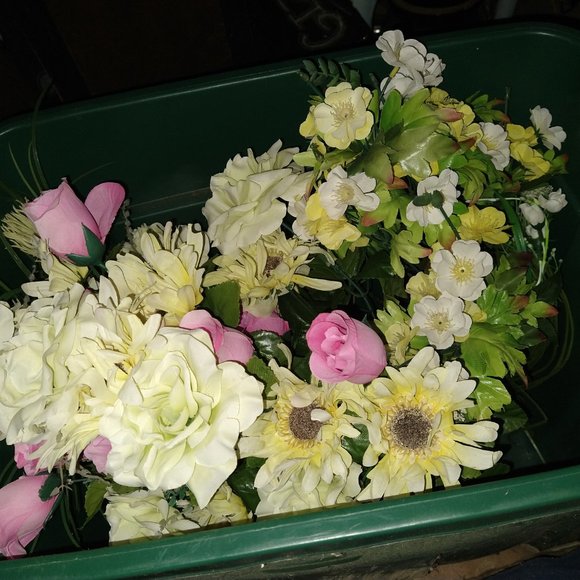 Boxes of buttons (color sorted), boxes of pre cut and reg materials for quilts - Picture 5 of 16